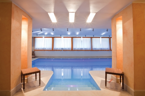 Ventilation in small indoor swimming pools